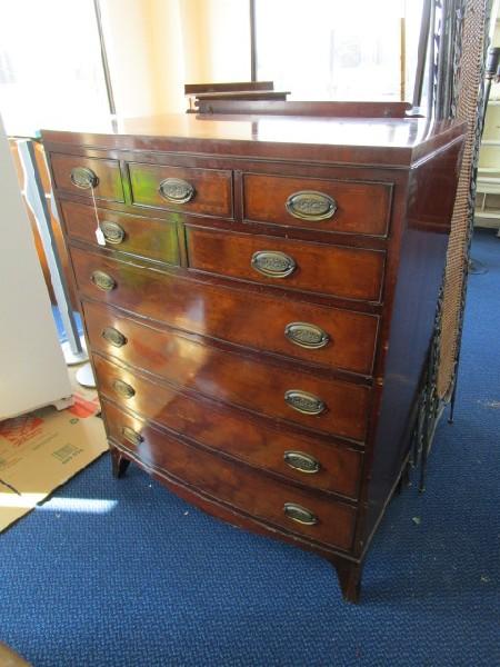 Heritage Henredon Mahogany Curved Front 7 Drawers, Hepplewhite Pulls Rose Design