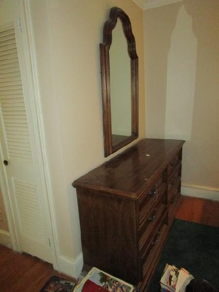 Dark Mahogany Henredon Dresser w/ Mirror, 6 Dovetailed Drawers w/ 6 Brass Pulls