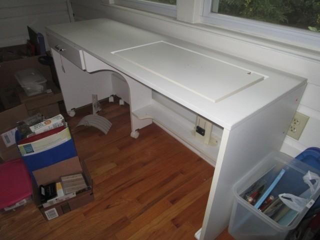 White Wooden Bernina Quilting Table/Cabinet in White, Extra Large Sewing Machine Opening