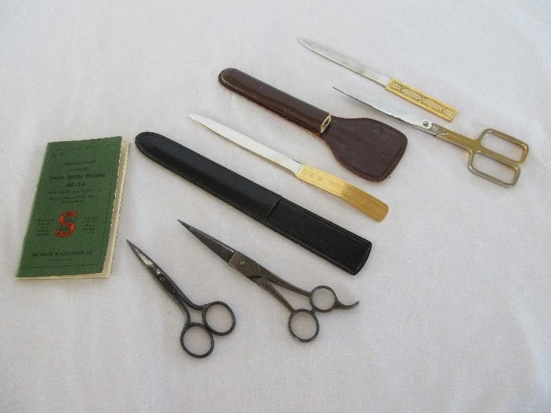 Lot - Vintage 1940 Singer Sewing Machine 66-14 Booklet, Scissors
