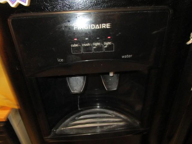 Black Frigidaire Fridge/Freezer w/ Ice/Water Dispenser