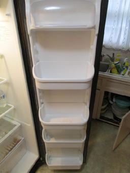 Black Frigidaire Fridge/Freezer w/ Ice/Water Dispenser