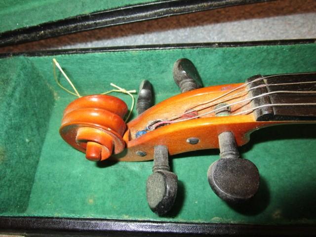 Parrot Chinese Wooden Vintage Violin 1975 in Black Case 'Tienshen China'