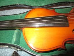 Parrot Chinese Wooden Vintage Violin 1975 in Black Case 'Tienshen China'