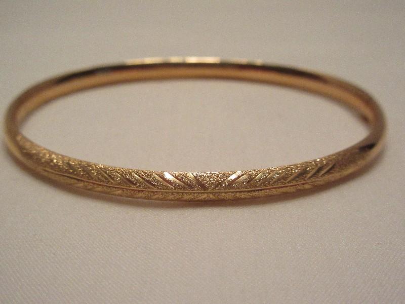 14kt Costa Rica Bangel Etched Bracelet w/ Sliding Hinge