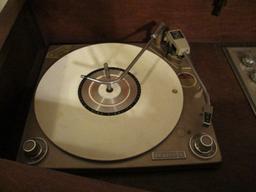 Vintage Zenith Record Player Console Wooden Body Open Top