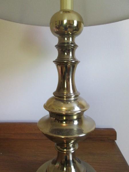 Brass Spindle Body Tall Lamp w/ Pineapple Finial Top w/ Shade