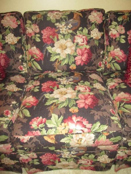 King Hickory 3 Seat Sofa w/ Floral Pattern Upholstered Print w/ 2 Throw Cushions