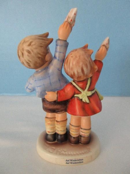 Goebel Hummel "Auf Wiedersehen" Porcelain Boy & Girl 5 3/4" Figurine