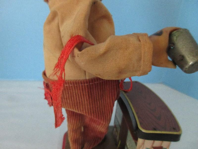 Vintage Charlie Weaver Battery Operated Bartender Animated Toy