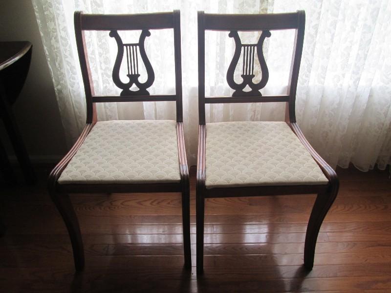 6 Dining Chairs Curved Feet, Grooved Legs, Lyre Back White Upholstered Seats