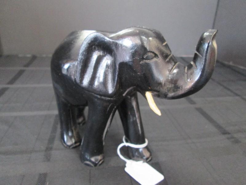 Black Wooden Elephants Décor