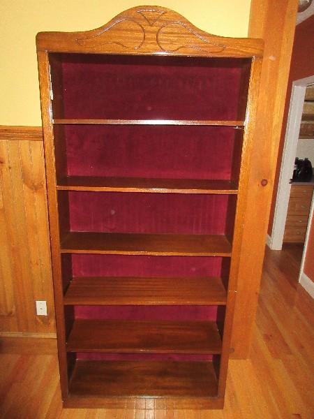 Bookcase w/ Adjustable Shelves Arched Pediment & Upholstered Felt Back