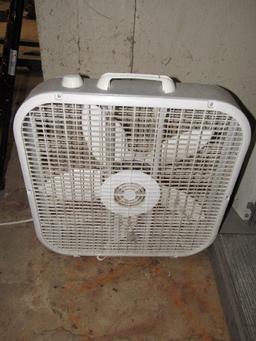 Lasko Floor Fan White