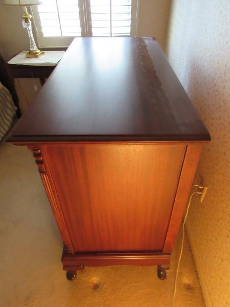 Wooden Dark 6 Drawer Dresser, Scallop Skirting w/ Curved to Pad Wooden Feet