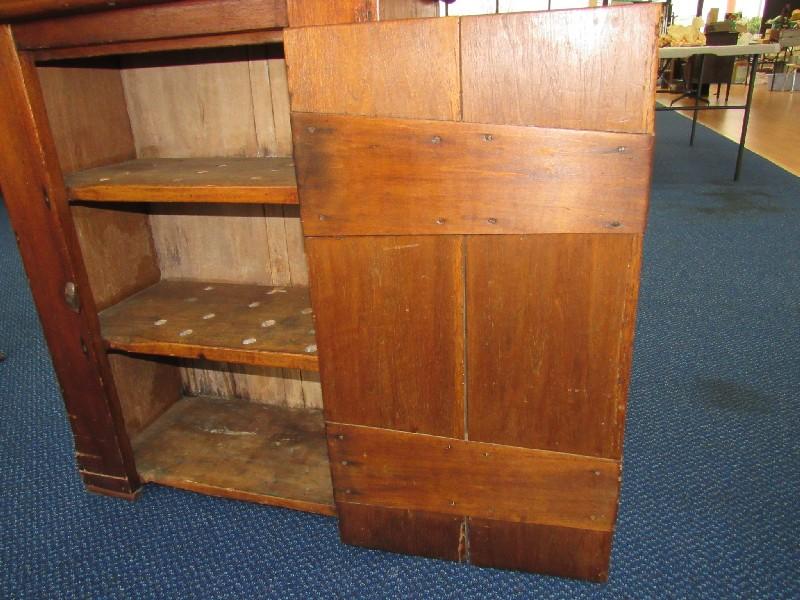 Primitive/Antique Wooden bathroom Cabinet 1 Door w/ 2 Inner Shelves