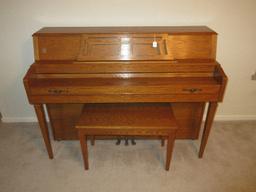 Yamaha Console Style Piano Honey Oak w/ Bench & Sheet/Music Book