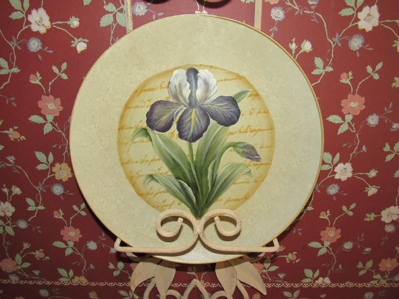 Wall Mounted Metal Plate Stand Scroll/Floral Motif Design w/ 3 Décor Ceramic Plates