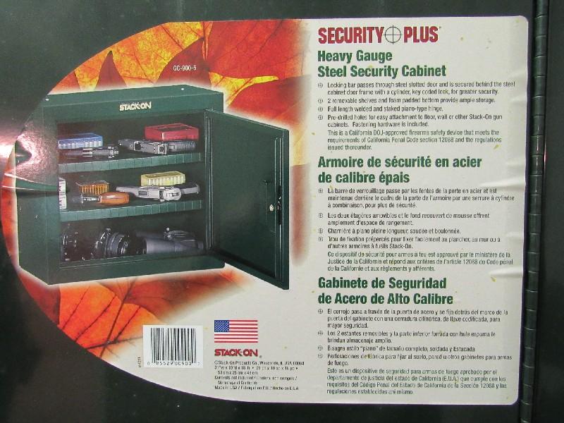 Gun Safe Green Metal by Stack-On, Grey Felt Inlay, 2 Doors w/ Locks/Keys