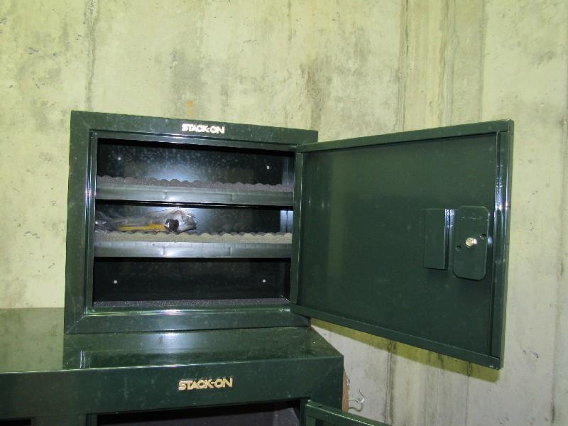 Gun Safe Green Metal by Stack-On, Grey Felt Inlay, 2 Doors w/ Locks/Keys