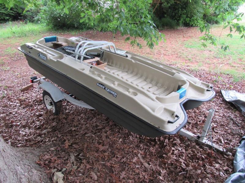 Ram-X Bass Raider 10E Pelican Boat 10' 2" L x 50" Beam, 600lb Capacity