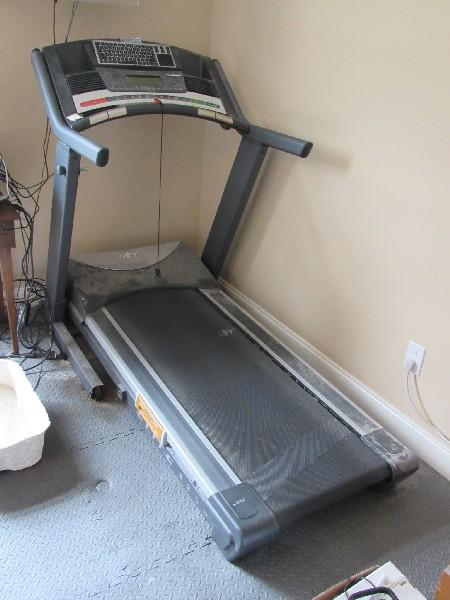 NordicTrack Elite 3200 Treadmill Exercise Machine
