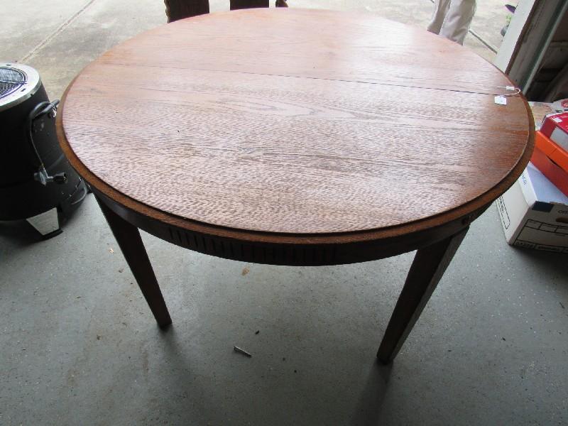 Vintage/Antique Wooden Dining Table w/ 3 Leaves, Block Legs, Fan-Cut Trim