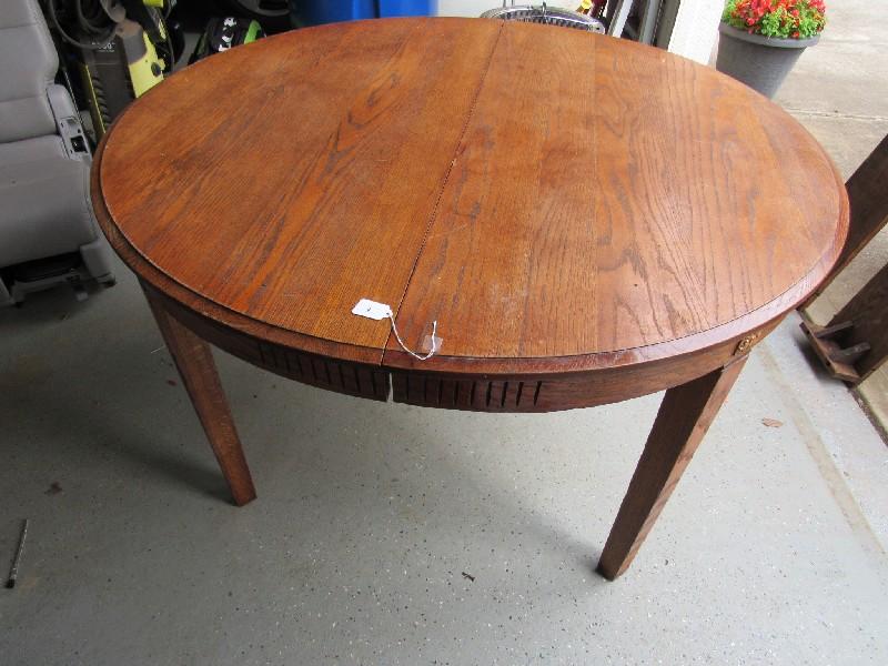 Vintage/Antique Wooden Dining Table w/ 3 Leaves, Block Legs, Fan-Cut Trim