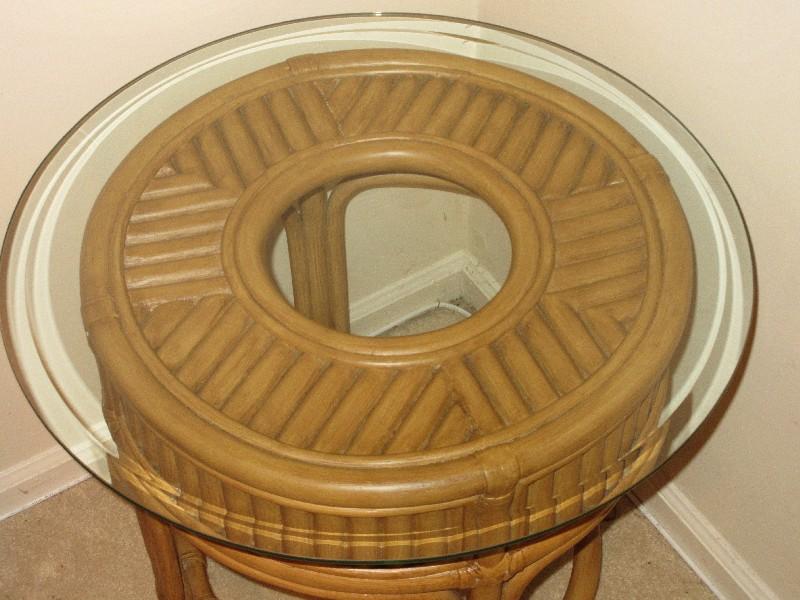 Rattan Round 24" End Table w/ Thick Green Glass Top Beveled Edge