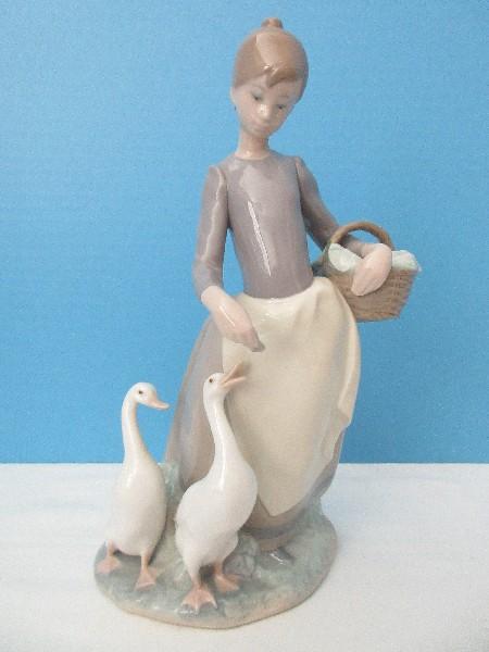 Lladro Collectible Girl w/ Basket Feeding Geese Porcelain 10" Figurine