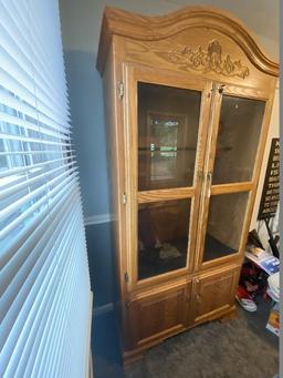 Wooden Gun Cabinet Carved Scallop/Accents Medallion, Arched Top, 4 Glass Windows