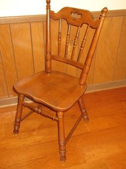 The Tell City Chair Co. Traditional Maple Early American Style Dining Table