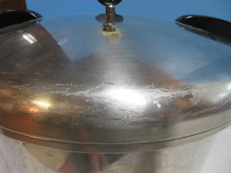Wow! Vintage Presto Cooker-Canner 16qt Pressure Cooker w/ Insert & Rubber Seal