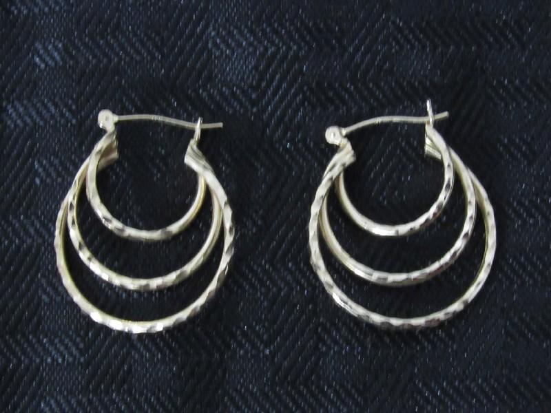Pair - 14kt Yellow Gold 3 Ring Design Hand Beaten Motif Earrings