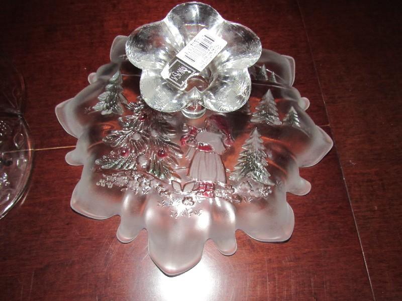 Clear Glass Floral Pattern Scallop Trim Raised Cake Plate 4" H x 12" D