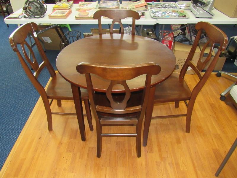 Wooden Round/Drop Leaf Table w/ 4 Chairs Oval/Urn Backs w/ Block Feet