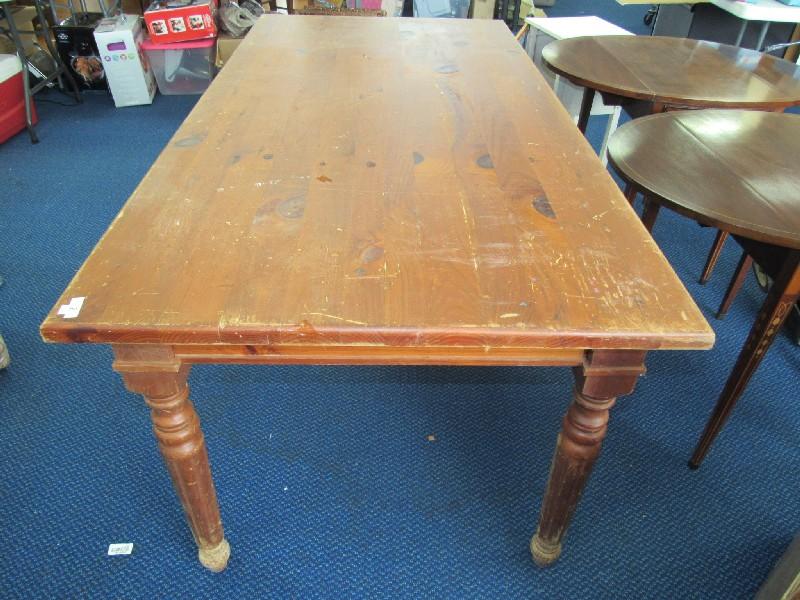 Wooden Dining Table Grooved/Spindle to Narrow Feet Legs