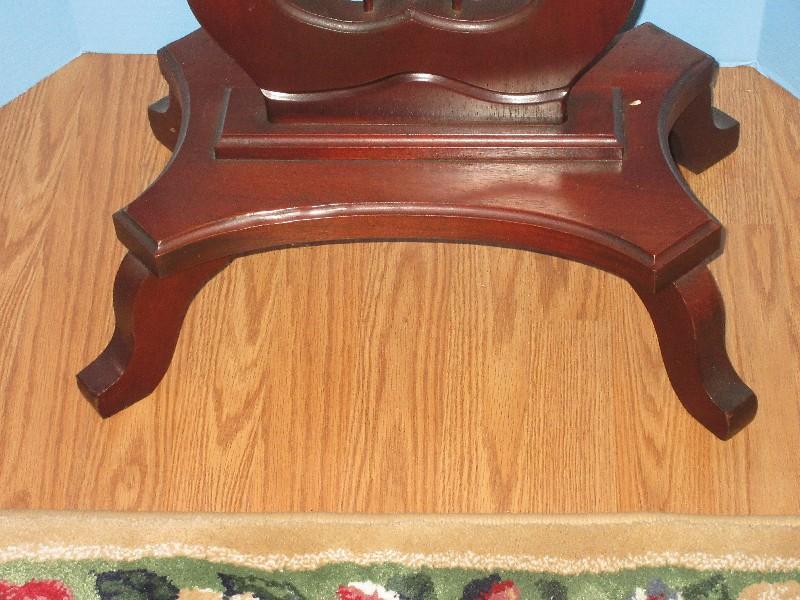 Traditional Victorian Era Style Mahogany Lyre Harp Pedestal Oval End Table