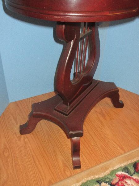 Traditional Victorian Era Style Mahogany Lyre Harp Pedestal Oval End Table