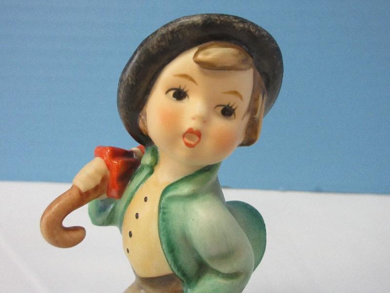 Goebel Hummel Porcelain Collectible "Strolling Along" 5" Figurine