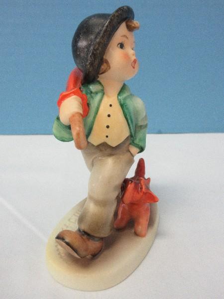 Goebel Hummel Porcelain Collectible "Strolling Along" 5" Figurine