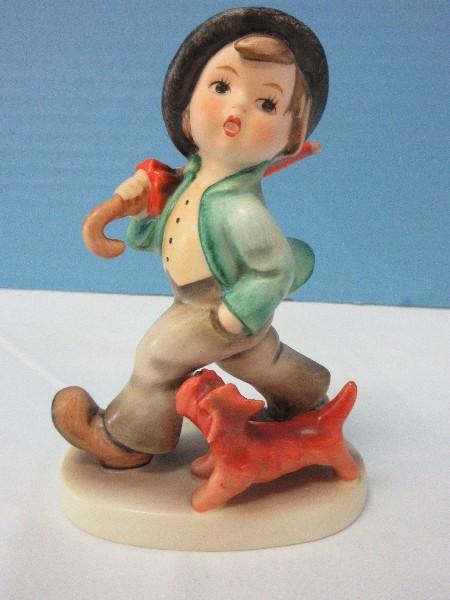 Goebel Hummel Porcelain Collectible "Strolling Along" 5" Figurine