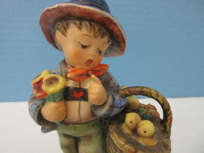 Goebel Hummel Porcelain Collectible "Easter Greeting" 5 1/4" Figurine