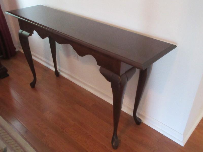 Refined Cherry Queen Anne Style Entry Console Sofa Table Adorned Scalloped Apron Trim