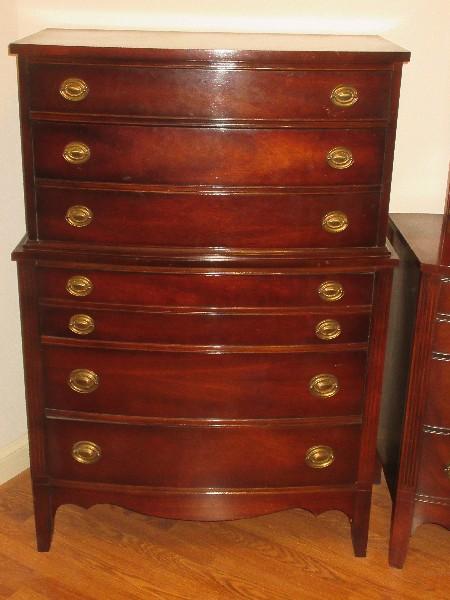 Dixie Furniture Georgian Style Mahogany Bow Front Chest on Chest of Drawers