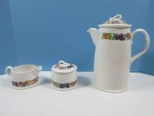 Hostess 5 pc. Wedgewood Oven to Table Hereford Pattern Band of Fruit Design