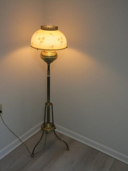 Magnificent Victorian Era Style Princeton Oil Lamp Adjustable Height Converted Floor Lamp