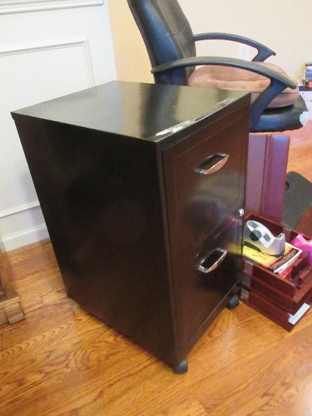 Lot Misc Office Desk Chair on Casters, Metal 2 Drawer File Cabinet on Casters, Desk Blotter, File