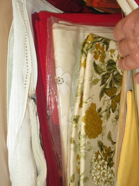 Large Linen Lot Keepsake Linens Embroidery Placemat Sets-NIB, Napkins, Needlework Small