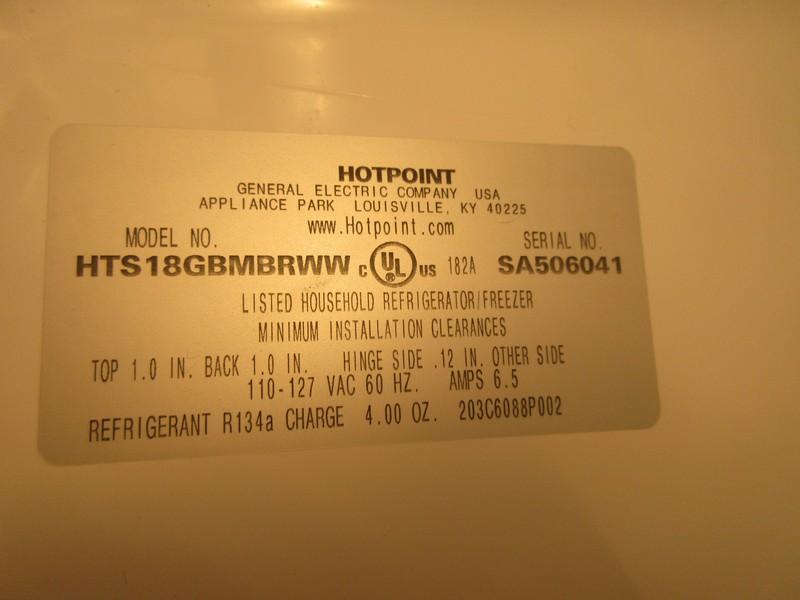White Hotpoint Refrigerator Top Freezer Model No. HTS18GBMBRWW Serial No. SA506041